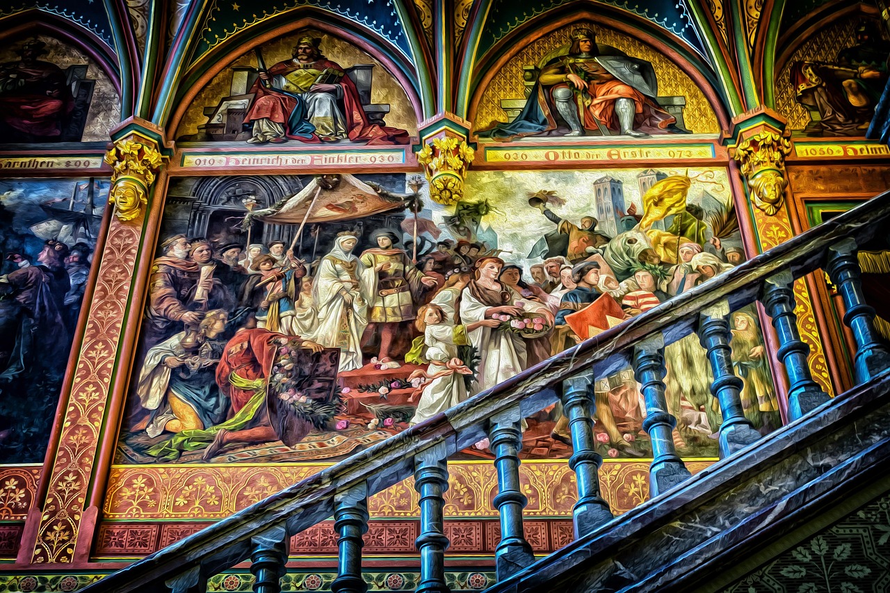 Een samengestelde galerijwand met kleurrijke kunstwerken. Een samengestelde galerijwand met kleurrijke kunstwerken.
